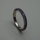 Nr. 169, 750/000 Graugold, 32/32 Safire blau No 8 (1,8/2,0  mm, 2,04 ct), spez. Pavee/Fishtail